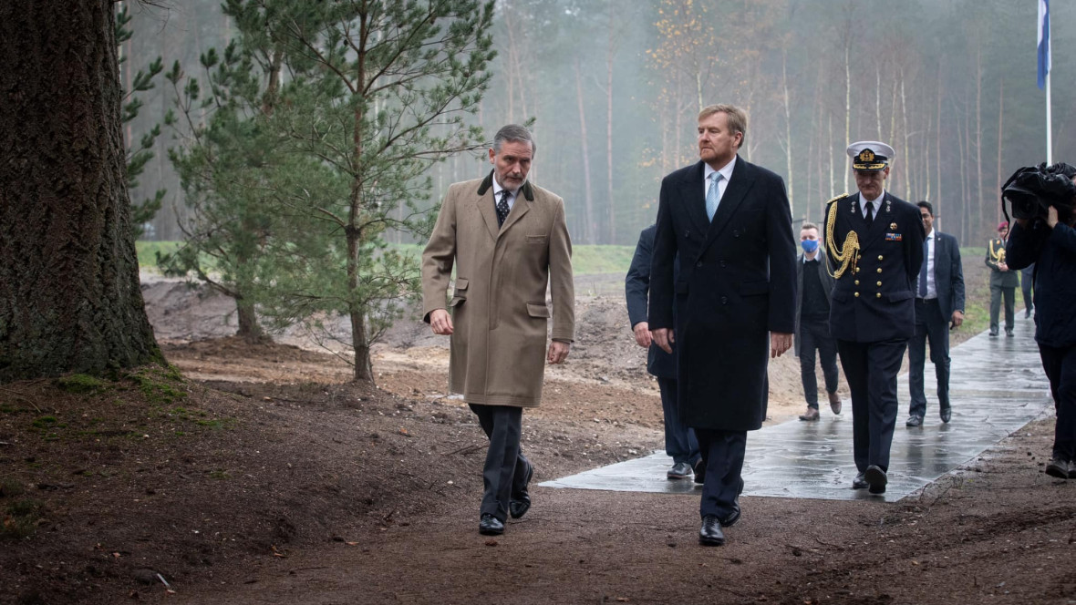 Koning opent Nationale Veteranenbegraafplaats Loenen